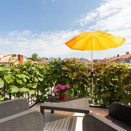 Helles Nur 350 Meter Zum Mit Meerblick Und Schoener Terrasse * Poreč