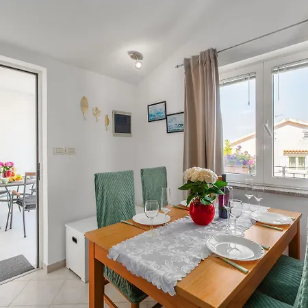 Helles Nur 350 Meter Zum Mit Meerblick Und Schoener Terrasse * Porec