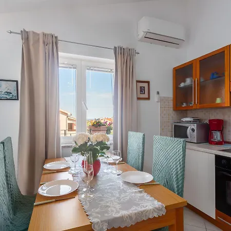 Apartman Helles Nur 350 Meter Zum Mit Meerblick Und Schoener Terrasse