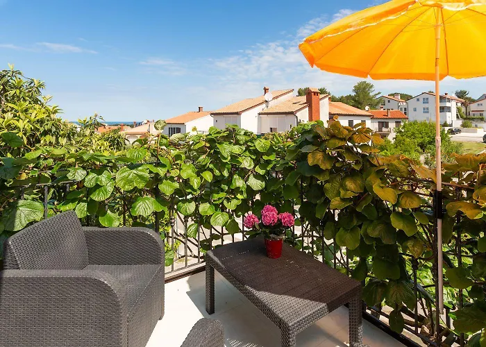 Helles Nur 350 Meter Zum Mit Meerblick Und Schoener Terrasse