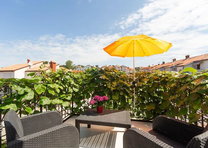 Helles Nur 350 Meter Zum Mit Meerblick Und Schoener Terrasse * פורץ