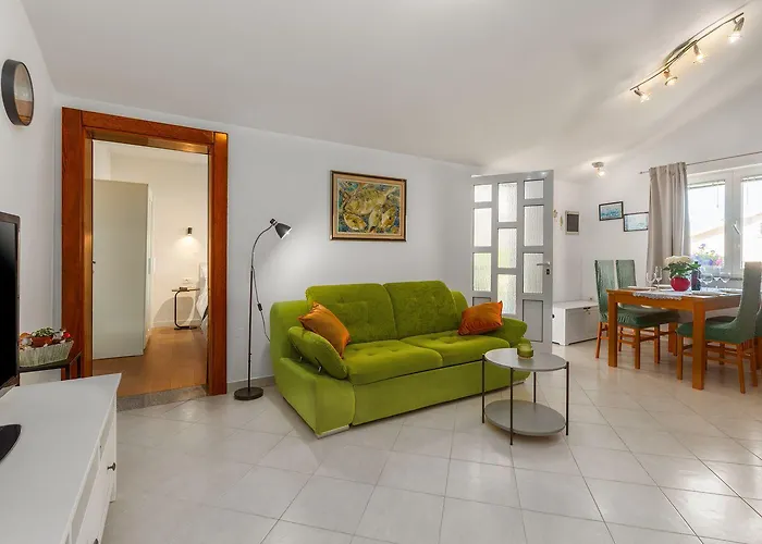 Helles Nur 350 Meter Zum Mit Meerblick Und Schoener Terrasse * Poreč