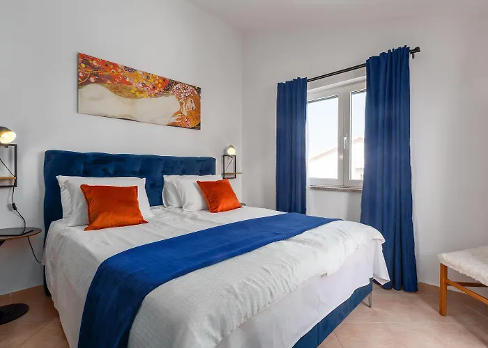 Helles Nur 350 Meter Zum Mit Meerblick Und Schoener Terrasse Poreč