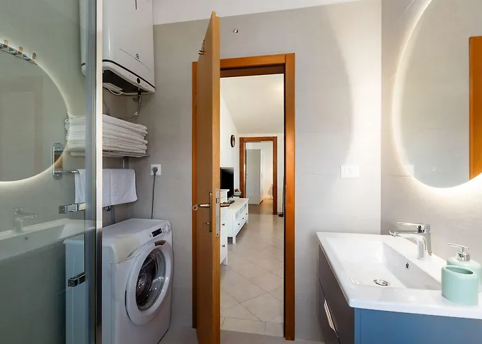 Apartman Helles Nur 350 Meter Zum Mit Meerblick Und Schoener Terrasse Poreč