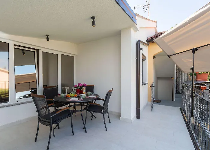 Apartman Helles Nur 350 Meter Zum Mit Meerblick Und Schoener Terrasse